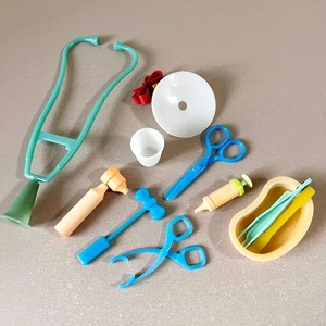 Juego de 12 herramientas de plástico de colección URSS Doctor años 80 kit médico soviético con caja - Imagen 1 de 8