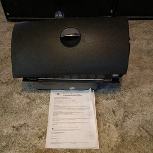 2001-2006 MK1 R50 MINI COOPER, ONE GLOVE BOX COMPARTMENT 51 16 7 058 403 - Picture 1 of 2