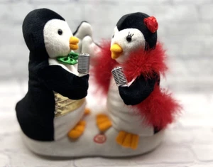 Peluche musical Avon 2007 macho y hembra bebé Its Cold Outside Sing Penguin LEER - Imagen 1 de 10