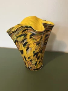 Alicja Hand Made 7 1/2" Art Glass Hankerchief Vase, made in Poland - Picture 1 of 7