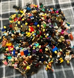 Roblox Toys For Girls and Boys New Action Figures Lot Of 20 With Accessories - Picture 1 of 2