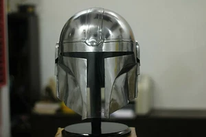 Casco de metal Mandalorian serie negra con forro LARP/disfraces/casco de juegos de rol - Imagen 1 de 7