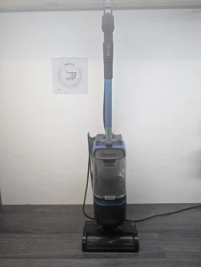 Aspiradora vertical sin bolsa Shark NZ710UKT envoltura anti pelo 750 W - azul - Imagen 1 de 24
