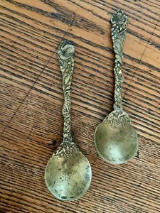 Antiguo latón fundido hojas de uva enredaderas metal 6" cucharas estampadas edad Italia - Imagen 1 de 4