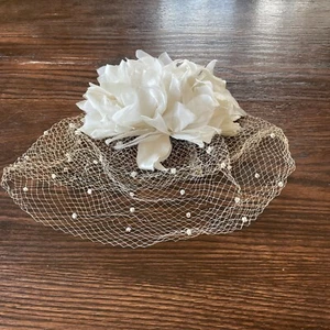 Vintage Off White Wedding Veil Flocked Net Headpiece - Picture 1 of 5