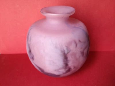 Vase boule pâte de verre marmoréen couleur mauve signé - Photo 1/4