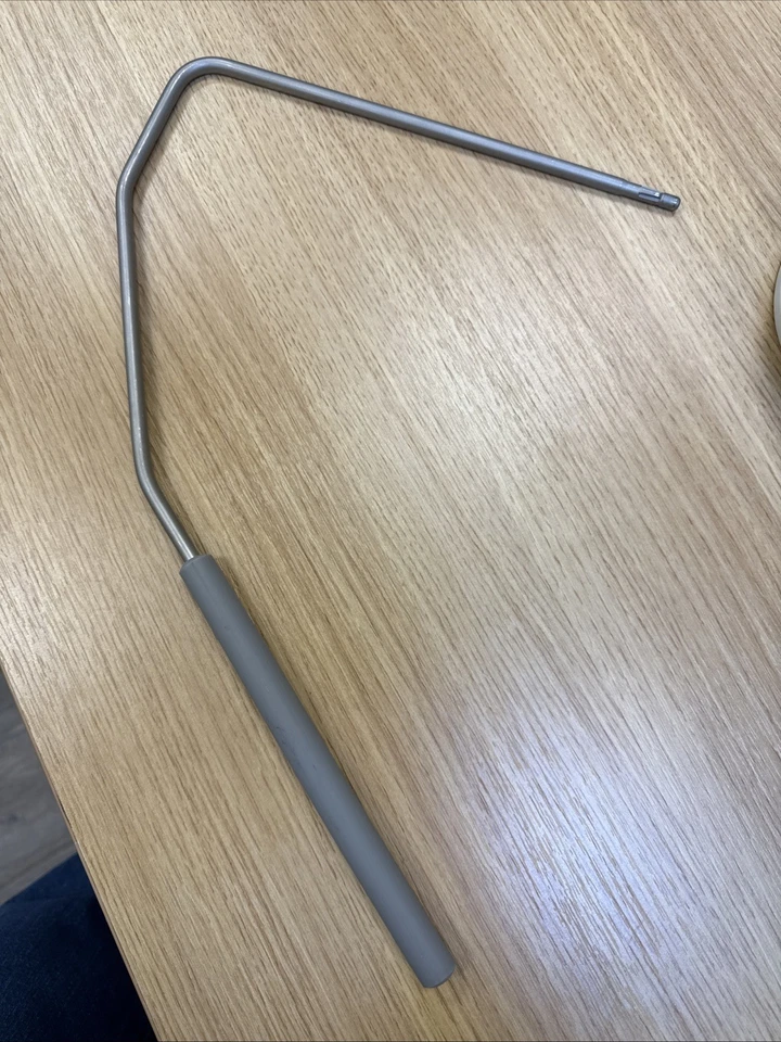 Levantamiento de rodilla BERNINA para 820-830-880 Foto 1 de 1