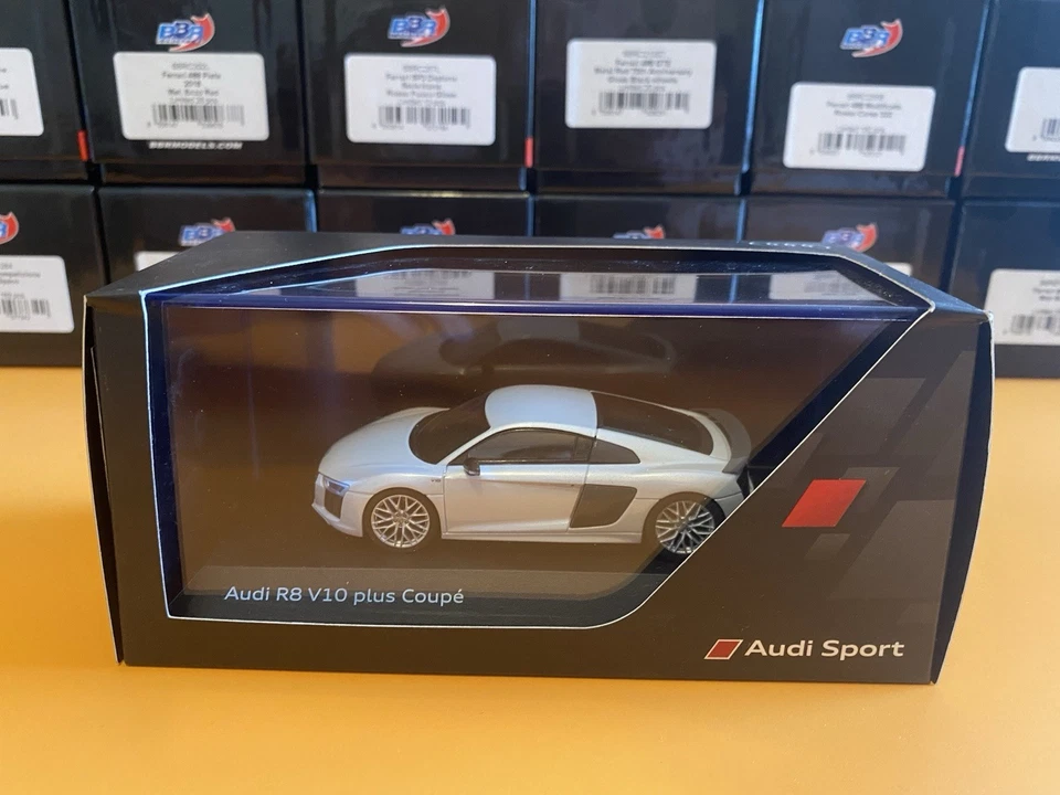 Audi R8 V10 Plus Coupe 2015 Suzuka Grey 1/43 Herpa - Immagine 1 di 2