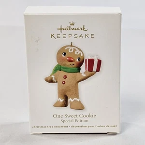 Hallmark Keepsake Tree Ornament A Sweet Treat Gingerbread Man 2011 Please Read⬇ - Picture 1 of 4