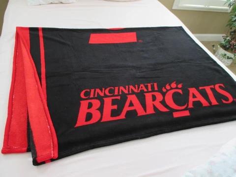 Cincinnati Bearcats 46 x 60 Plush Fleece Stadium Blanket/Throw - New Cover