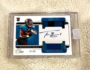 2021 Panini One Travis Etienne Rookie Auto Patch RC #42 45/99 - Imagen 1 de 2