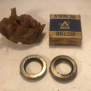 1950-1952 Chevrolet rear wheel grease seal pair 3663166 - Picture 1 of 6