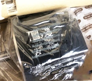 1PC New Yaskawa SGM7P-04AFA21 Servo Motor SGM7P04AFA21 - Picture 1 of 2