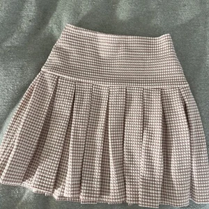 Girls ZARA CREAM/Pink Skirt Sz 9 - Picture 1 of 7
