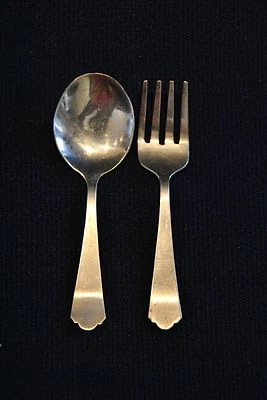 JUEGO DE 2 PIEZAS DE PLATA ESTERLINA LISA BEBÉ PLATA ESTERLINA NUEVO FUERA DE LAS BOLSAS Foto 1 de 4