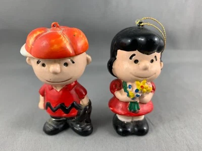 ADORNO FIGURA PLÁSTICO DURO CHARLIE MARRÓN CACAHUETES LUCY CON FLORES AÑOS 50/60 Foto 1 de 4