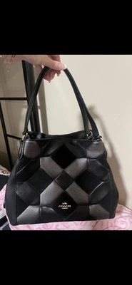 蔻驰女式皮革和天鹅绒蔻驰钱包黑色!!!! 全新!! — 第 1/4 张图片