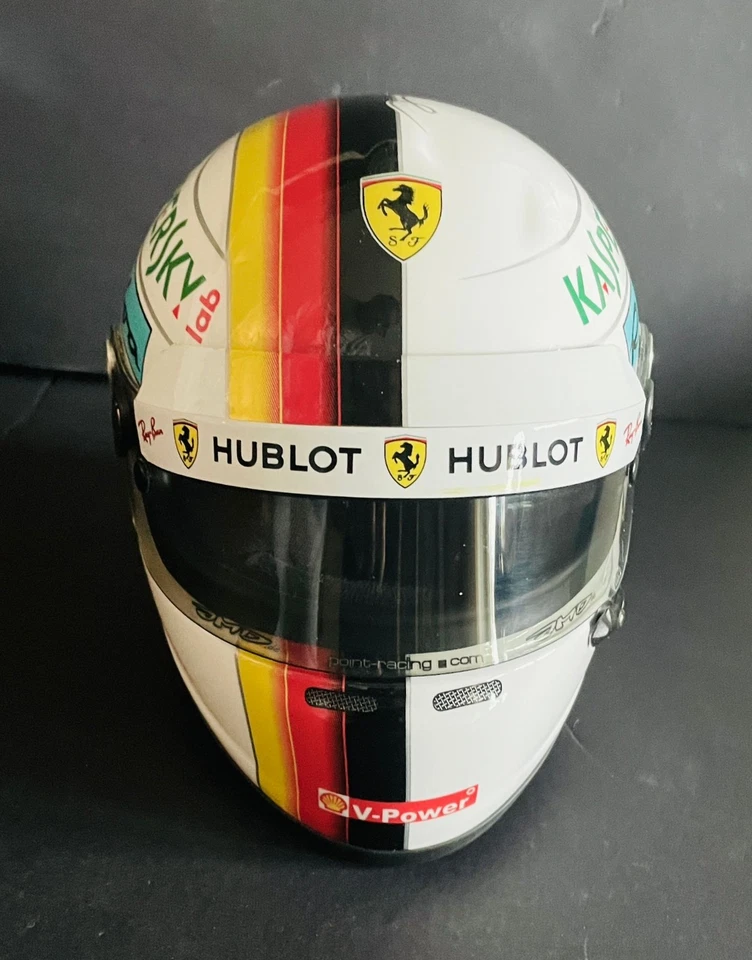 Casco originale Arai in scala 1:2 di Sebastian Vettel - Ferrari 2018 - Immagine 1 di 4