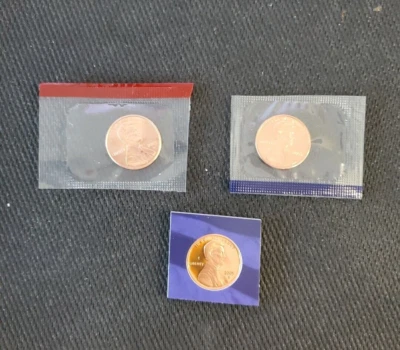 2005 P D and S DCAM (Proof) 1C Lincoln Cent From Mint set(3 Coins) - Image 1 of 2