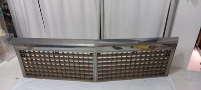 1979-1987 Ford Crown Vic Victoria LTD grelha frontal cromada fabricante de equipamento original usado - Imagem 1 de 4