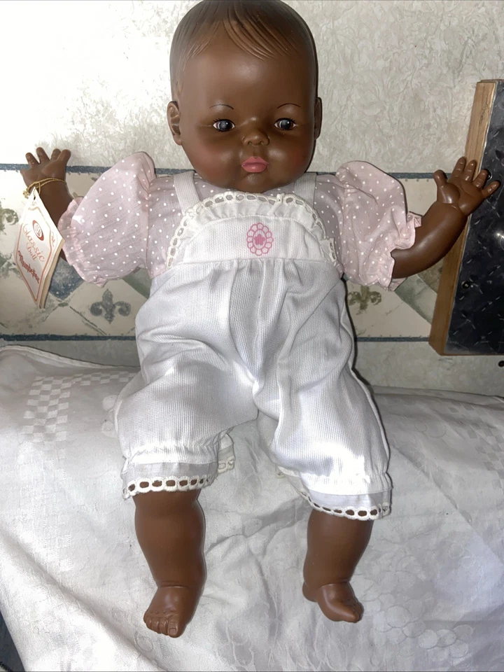 Boneca clássica afro-americana bebê Madam Alexander Thumbelina By Ideal 18’ - Imagem 1 de 4