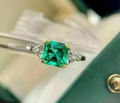 Кольцо с тремя камнями огранки ашер натуральный зеленый изумруд 3 карата покрытие белым золотом 14 карат - Изображение 1 из 4