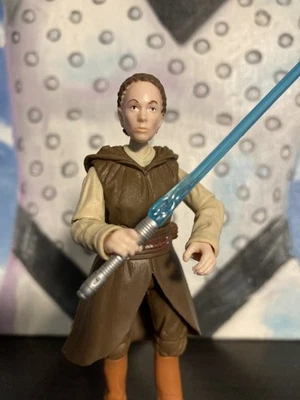 Star Wars Sarrissa Jeng Batalla de Geonosis Caballero Jedi TRU Exclusivo Suelto  Foto 1 de 3