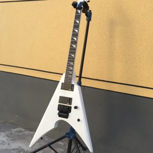 Guitarra Eléctrica Personalizada King V Blanco Trémolo Puente 24 Trastes Diapasón Palisandro - Imagen 1 de 7