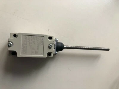 Final de carrera Omrom Type D4B-1181N Limit Switch - Imagen 1 de 3