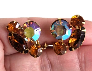 Beaujewels Amber Topaz Borealis Rhinestone Gold Tone Clip Earrings 1" Cluster - Picture 1 of 7