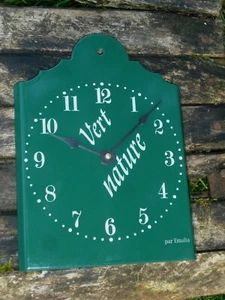 HORLOGE PENDULE EMAILLEE VERTE NEUVE FONCTIONNELLE FABRIQUEE EN FRANCE AFFAIRE! - Picture 1 of 1