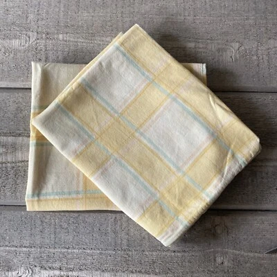 Juego de fundas de almohada a cuadros amarillas Ikea/2 King Foto 1 de 4