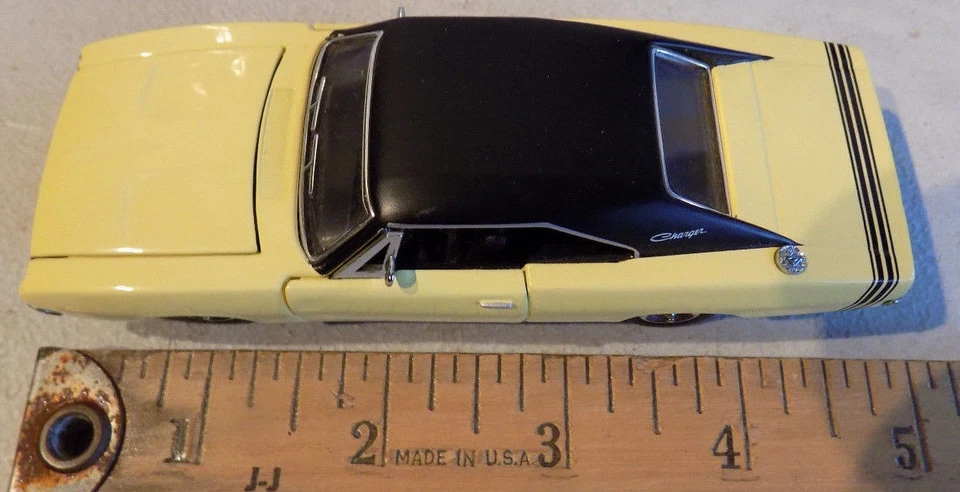 🇺🇸 Cargador Dodge Franklin 1968 como nuevo R/T amarillo y negro escala limitada: 1:43 Foto 1 de 4