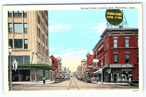 Muscatine Iowa Zweite Straße Blick nach Osten weiß umrandet Postkarte D715 - Bild 1 von 2