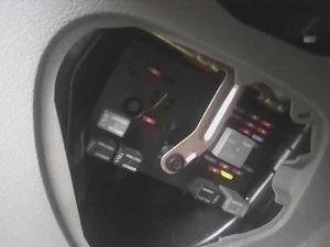 06 SATURN VUE Cabin Fuse Box - Picture 1 of 1