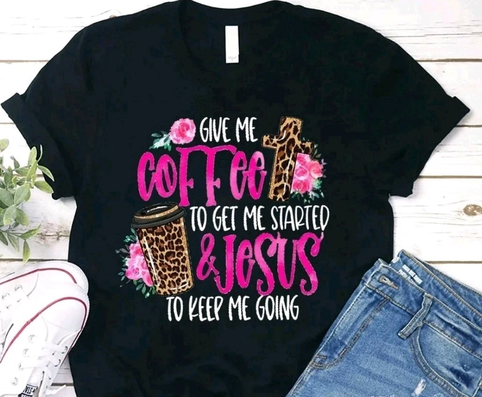 Camiseta gráfica hecha a mano 'Café y Jesús' - Fe y cafeína con estilo Foto 1 de 1