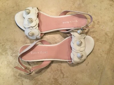 SANDALIAS CON CORDONES TARYN ROSA FLOR MUJER CHAROL BLANCO TALLA 7 M Foto 1 de 4