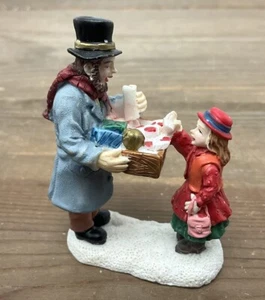 Estatuilla cuadrada de San Nicolás Dickens hombre con niña pequeña - Imagen 1 de 12