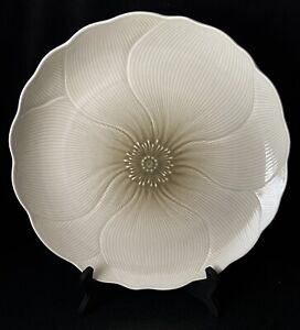 Mikasa Spring Line Iris Pattern Flower Shape Round Chop Plate Platter 12 7/8"