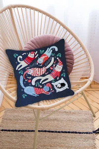 Hágalo usted mismo Kit de almohada de punto de cruz contado "Gatos juguetones" - Imagen 1 de 3