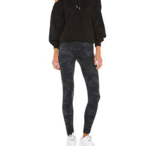 NWT SPANX Look At Me Now Leggings Size M $68 - Picture 1 of 3