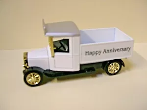 Camion PGT003 Corgi Motoring Memories Morris livrea Happy Anniversary - Foto 1 di 1
