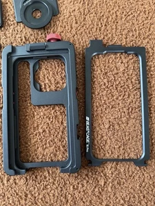 Beastcage iPhone 15 Pro BeastGrip Camera Cage - Photo 1 sur 10