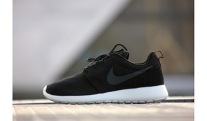 roshe run black grey