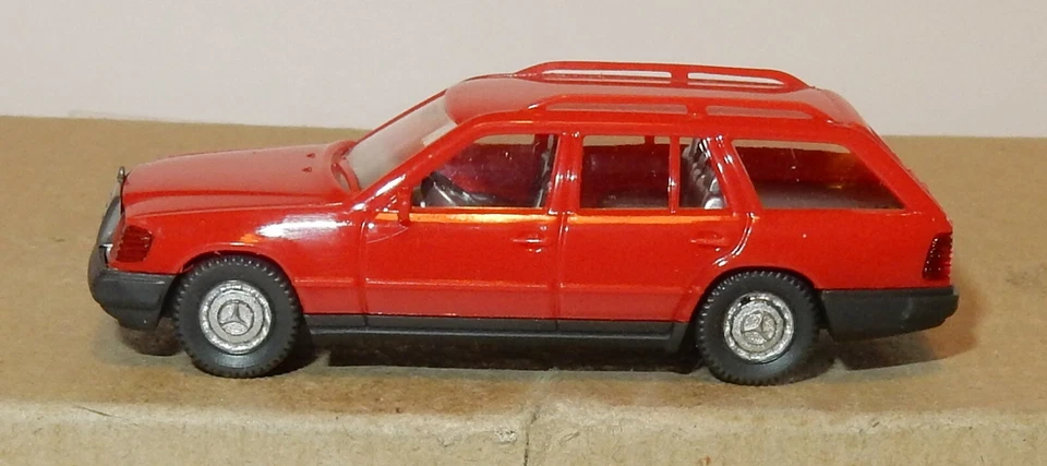 Micro WIKING Ho 1/87 Mercedes Benz 230 Te Rosso #13154 No. Box - Immagine 1 di 4