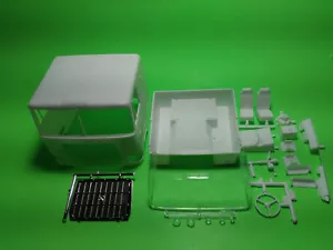 Mack Cruise-Liner Semi 1/25 sleep cab glass chrome grill interior tub dash seats - Picture 1 of 7