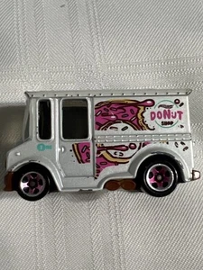 2009 Hot Wheels MATTEL Donut Shop White 1:64 DieCast Truck with Pink Wheels - Picture 1 of 9