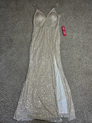 Vestido formal feminino júnior XL dourado com lantejoulas novo com etiquetas Speechless - Imagem 1 de 4