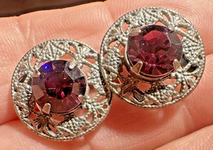 Orecchini a perno vintage tono argento firmati Sadie verde viola - Foto 1 di 5
