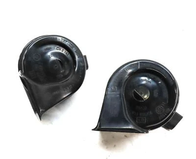 2011-2016 BMW 528i 535i 535iGT 550i 550iGT M5 (F10 F07) HIGH & LOW TONE HORN SET - Image 1 of 4